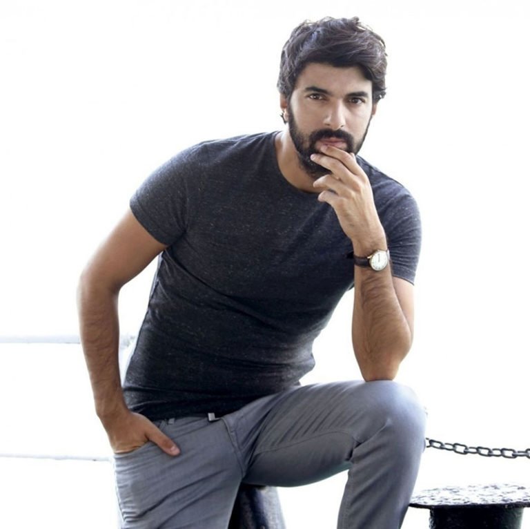 turkish actor engin akyurek from patna holi